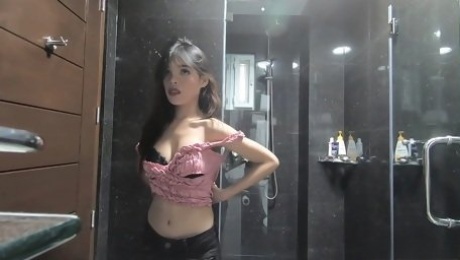 Petite Asian beauty prostitutes herself to fuck a lone traveler