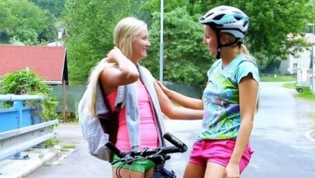 Skinny Virgin Teens have first Lesbian Sex Outdoor after College
