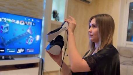 Tricky stepson fucks his naive stepmom while she is in virtual reality