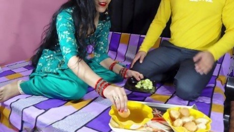 Indian sexy wife ko pani-puri de kar pataya or choda while parents close to room | couple daily sex