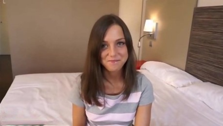 Onlinegirl Foxy Di got banged in hotel room