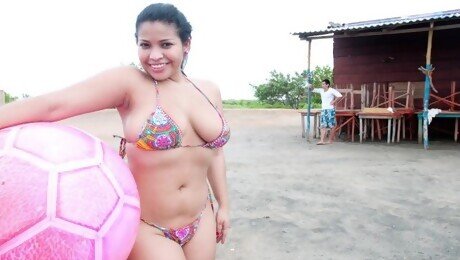 Video  Attractive doll at tetangas trailer