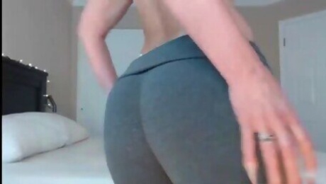 hot ass milf twerks in spandex
