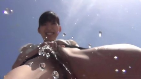 Amateur Jap Exhibitionist Chick Pissing Outdoor